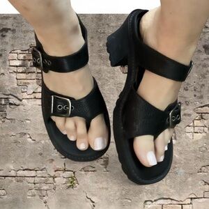 VTG chunky heeled thong sandal 7.5